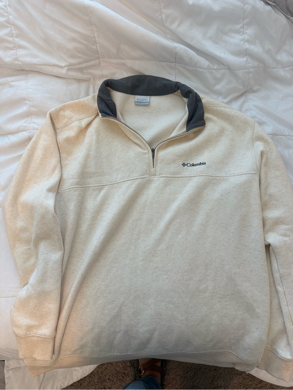 Columbia Men's Cream Quarter-Zip Fleece with Dark Gray Collar